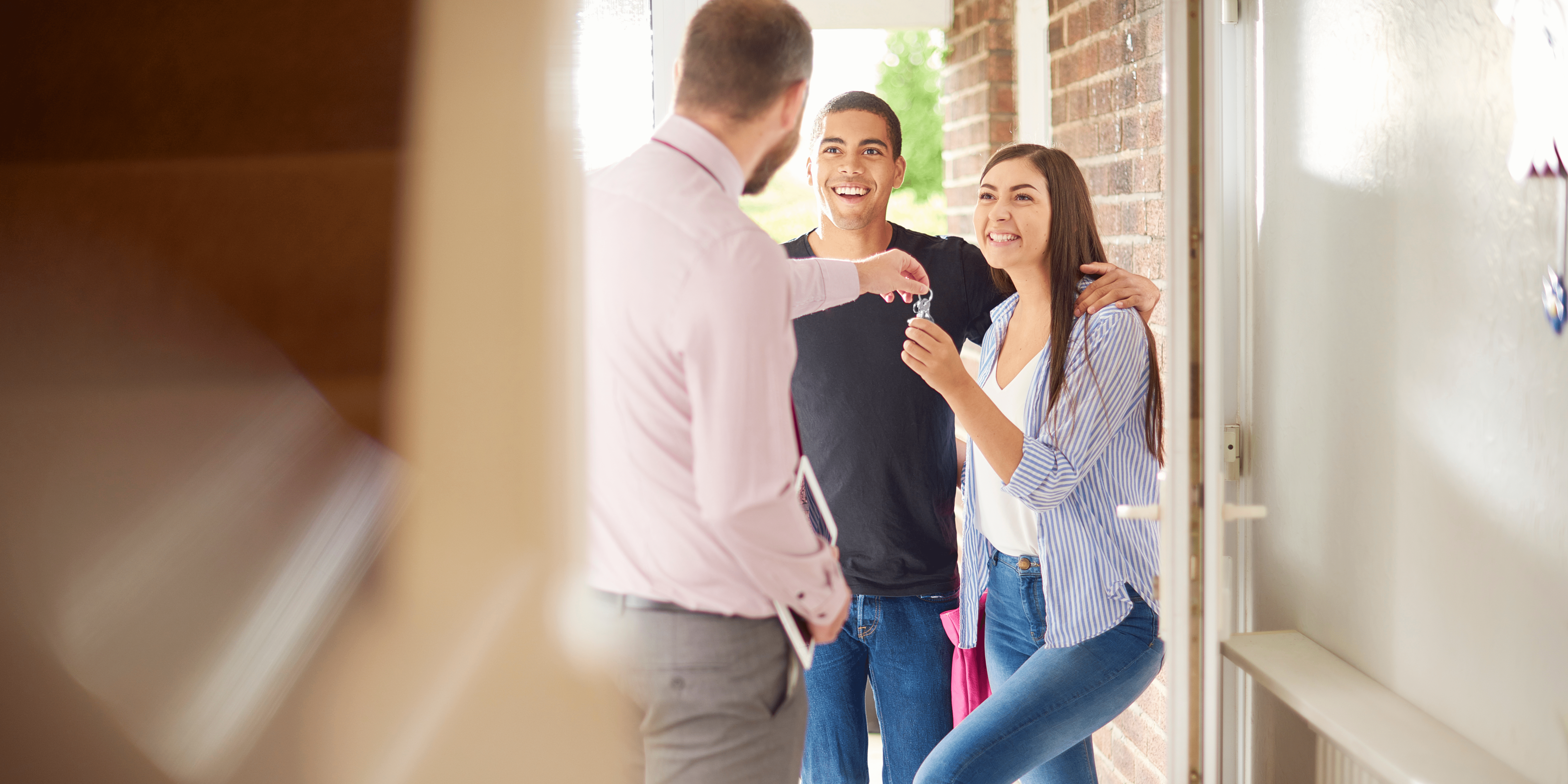 Man and woman being given house keys. 